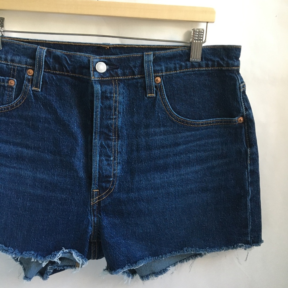 Levi’s 501 High Rise Buttonfly Raw Hem Dark Wash Blue Denim Jean Short Size 34 - Picture 4 of 17